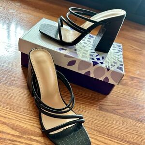 NEW Elegant Black Strappy Heels